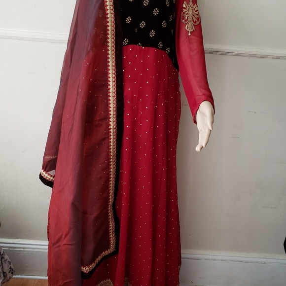 Designer  suits - Picture 2 of 3